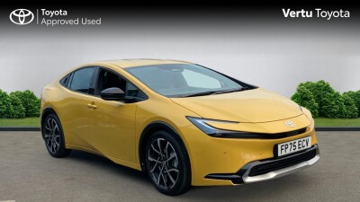 2025 TOYOTA PRIUS 2.0 PHEV EXCEL 5DR CVT HATCHBACK 5,996 MI 2025 REG AUTOMATIC OUR... photo